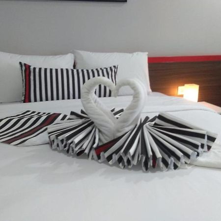 Hi Hotel Senen Jakarta Buitenkant foto