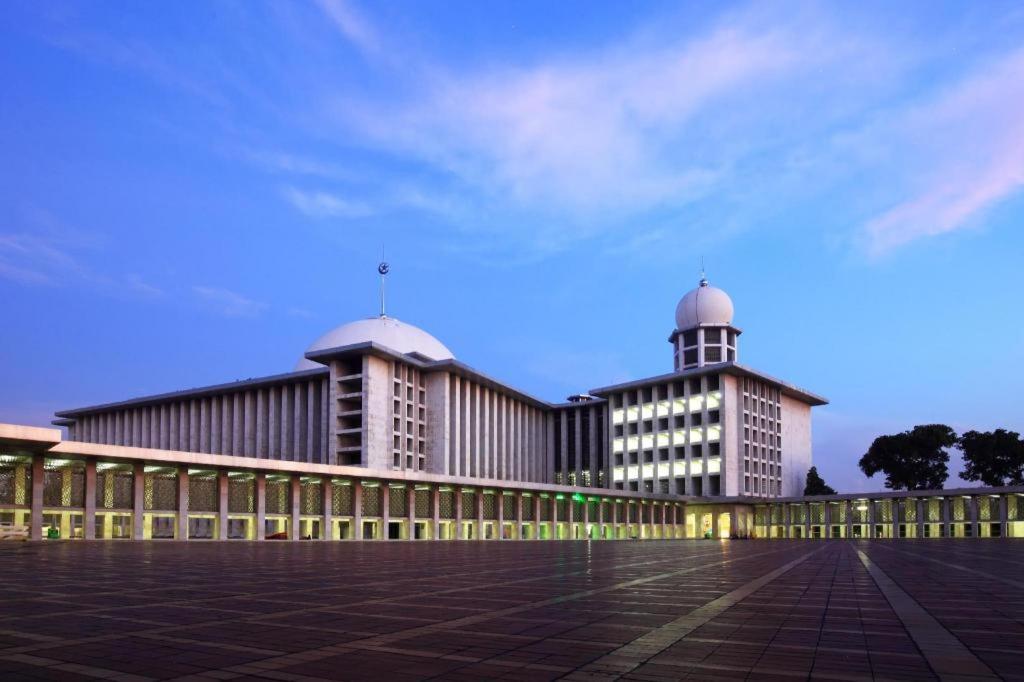Hi Hotel Senen Jakarta Buitenkant foto